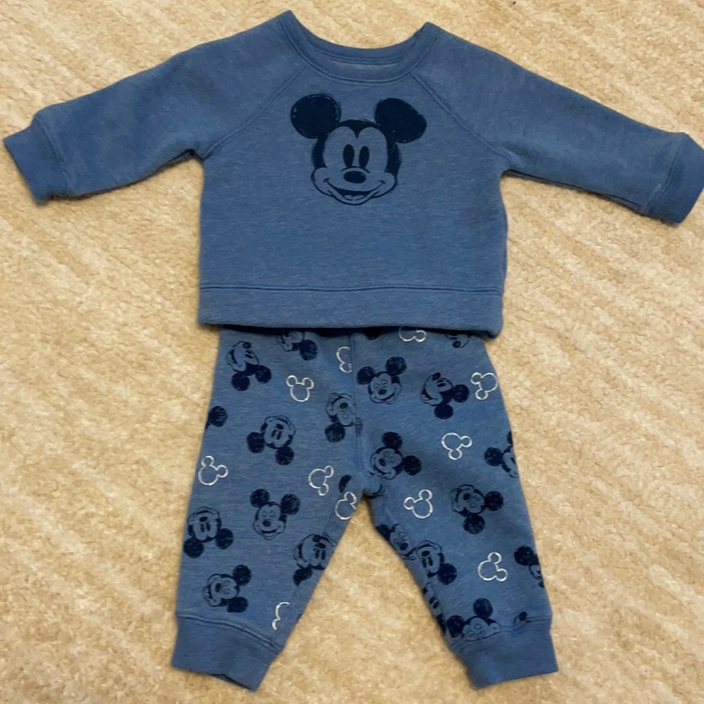 NWOT Disney Adorable Mickey Mouse Baby Boys Sweatsuit!